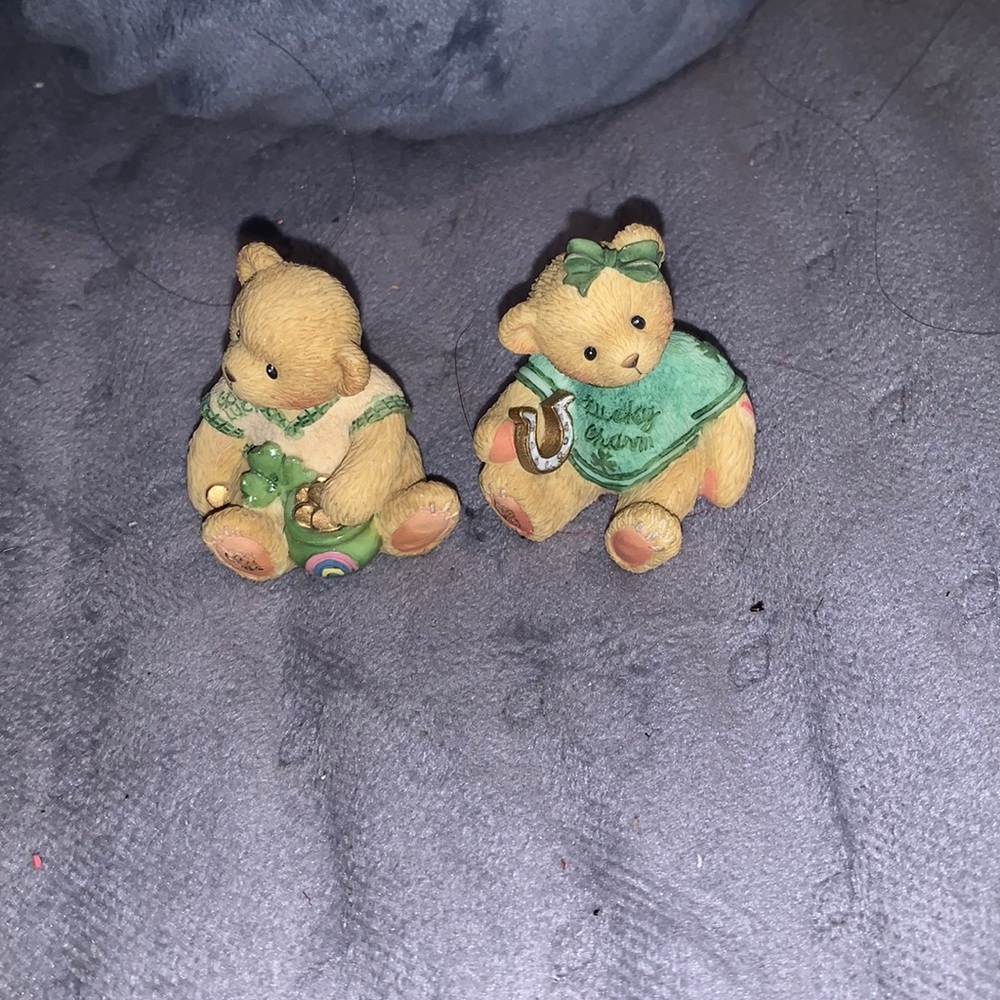 2 little teddy bears